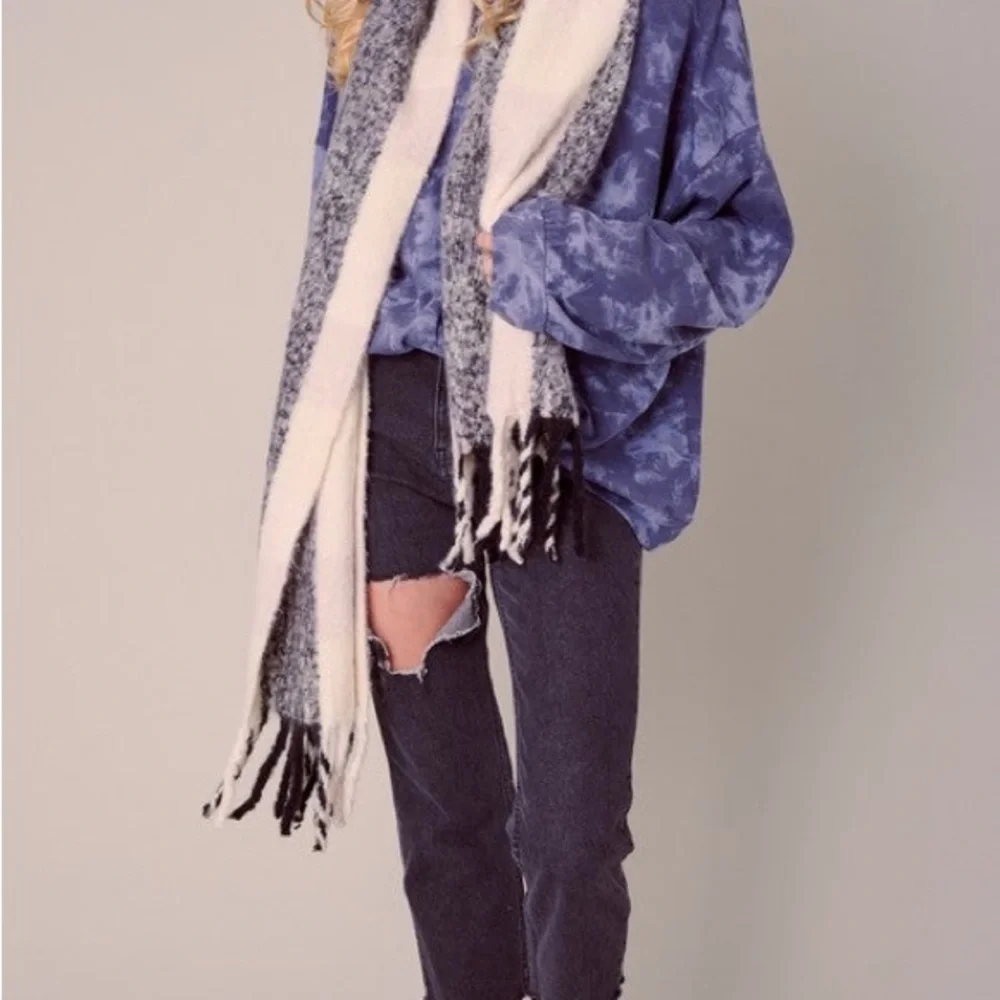 Striped Fringed Soft Scarf - Picture 5 of 7